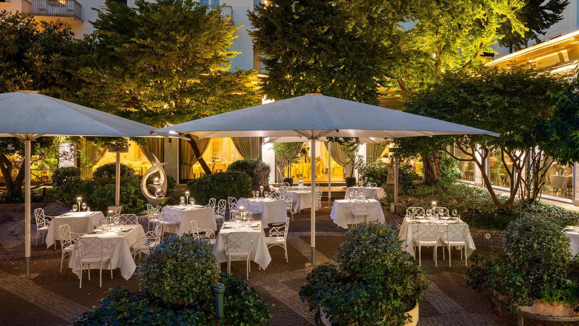 Hotel Europaeischer Hof Heidelberg, Bestes Hotel Deutschlands In Historischer Architektur Exterior photo The restaurant's garden